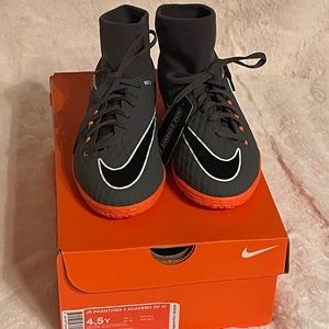 NWT 4.5 Youth Nike Jr PhantomX 3 Academy DF IC